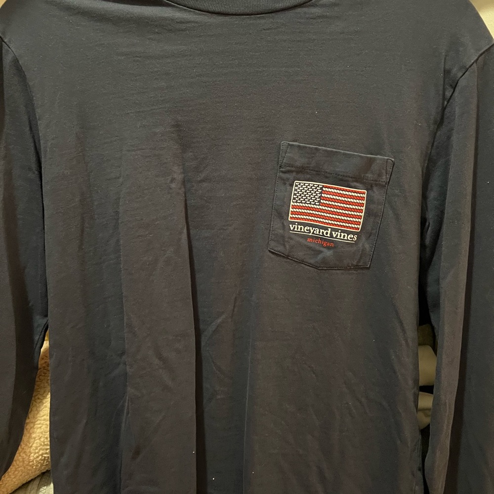 vineyard vines michigan long sleeve xs t shirt